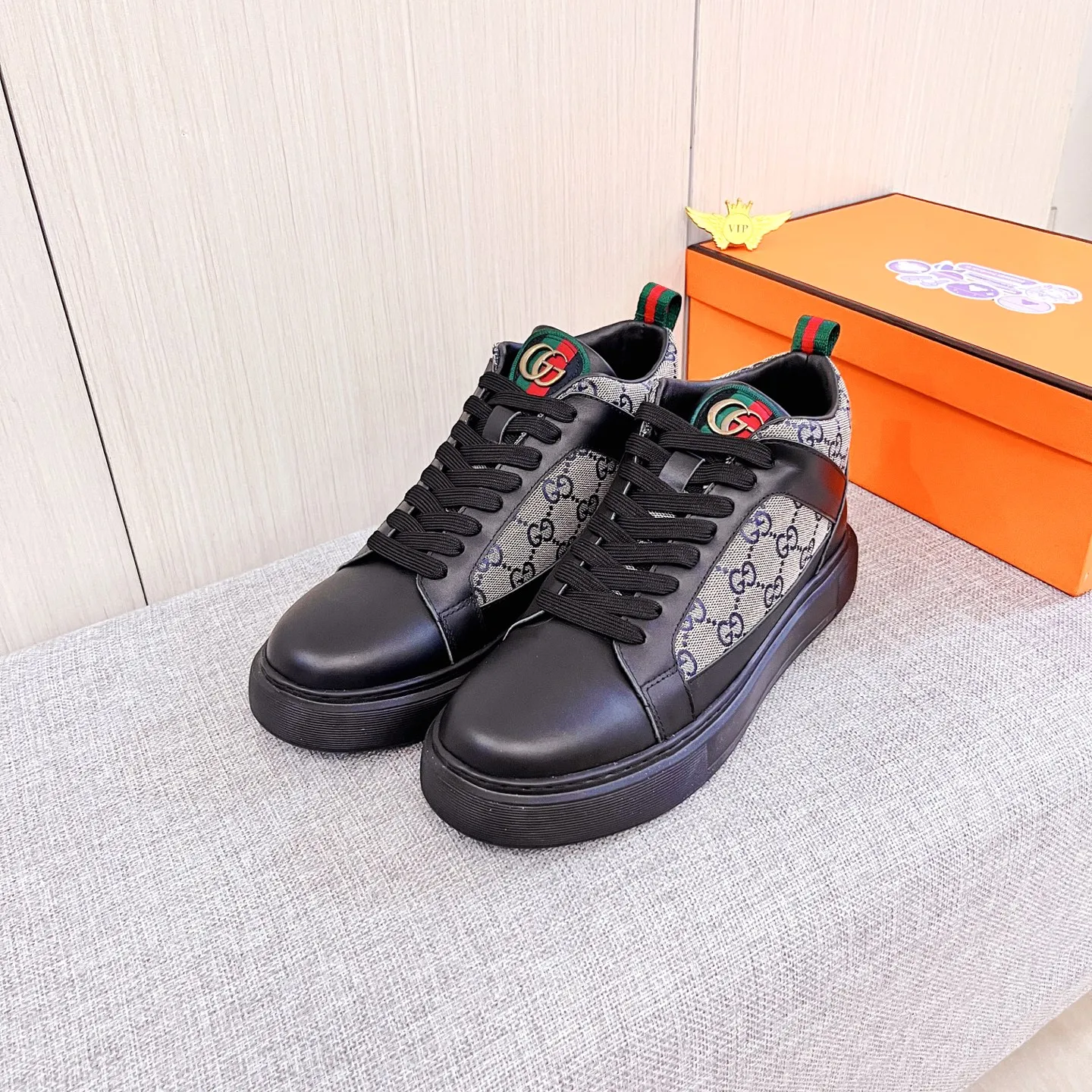 🚘🚘Factory batch 460💰[LV]🔥Louis Vuitton, a high-end men's shoe brand, official website 1:1 latest masterpiece: the upper is made of first-layer cowhide imported from Italy with a comfortable and breathable lining➕original non-slip and wear-resistant outsole🔥, making walking more convenient and comfortable! An exclusive new model, a stunning work, a beautiful 1:1 replica [color] compared to the official quality! Create a fashionable personality to set off your uniqueness! A must-have for trendy men! Classic 🔥Size: 38-44 Color: 🔥 2⃣️colors available🔥.